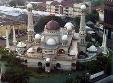 100 Mualaf di Masjid Polda Metro, Dari Tukang Asongan Hingga Anggota Polri