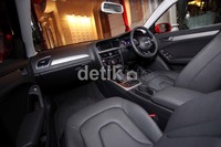 Interior Audi A4 PI. Sedan mewah asal Eropa ini diperkuat dengan mesin 1.8 liter TFSI PI 4 silinder.