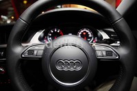 Fitur power steering dan engine management yang tersemat di mobil ini membuat dinamika berkendara lebih nyaman.