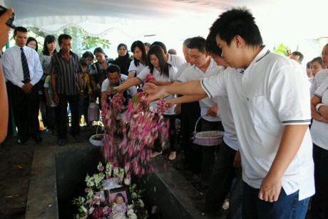 Satu Keluarga Korban Kebakaran Rumah di Semarang Dimakamkan