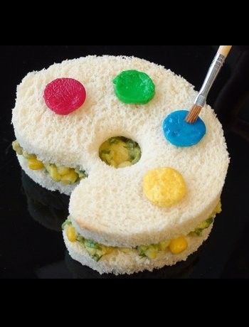 Wouw.. Ada Sandwich Hello Kitty dan Badut Buat Bekal Si Kecil!