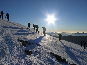 Perhatian! Turis Tak Boleh Naik Gunung Sendirian di Nepal