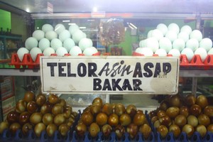 Nyam! Berburu Telur Asin Khas Brebes