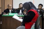 Afriyani Baca Pledoi Sambil Sesenggukan