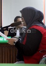 Afriyani Baca Pledoi Sambil Sesenggukan