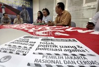 Berbagai isu SARA belakangan marak terjadi. Spanduk ataupun ceramah untuk tidak memilih atau memilih berdasar persamaan agama atau kesukuan merajalela.