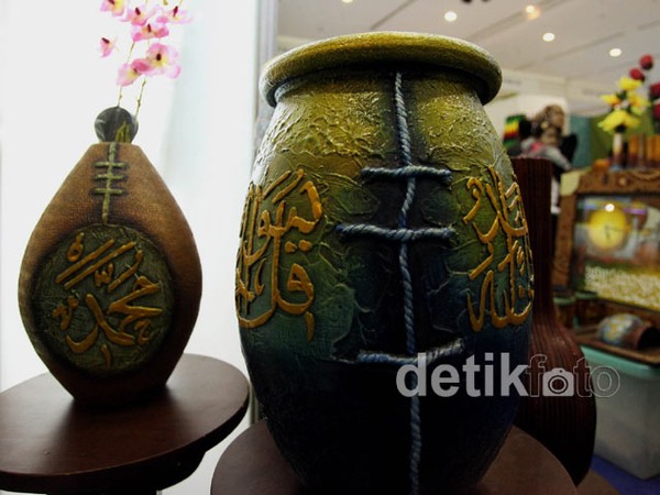Kaligrafi Ramaikan Indonesia Fashion and Craft