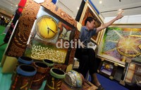 Produk seni kaligrafi Noenks ini dijual mulai dari harga Rp 10 ribu hingga Rp 7 juta.