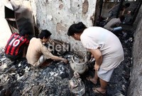 Kebakaran yang terjadi di Krendang Selatan, Tambora, Jakarta Barat, diduga karena adanya hubungan arus pendek listrik.