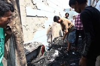 Puluhan rumah tersebut terbakar, Rabu (8/8/2012) sekitar pukul 02.30 WIB dan baru bisa dipadamkan sekitar pukul 05.00 WIB.