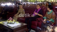 Kunjungan kerja Gita ke Tangsel dalam rangka pengawasan barang beredar dan menghadiri acara edukasi komunitas konsumen di SMAN 2 Tangerang Selatan. (Inka).