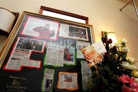 Hadiah ucapan selamat membanjiri ruang kamar Triyatno, di Hotel Atlet Century, Jakarta, Rabu (8/8/2012).