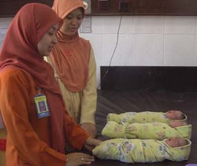 Dapat Berkah Ramadan, Warga Blitar Melahirkan Bayi Kembar Tiga