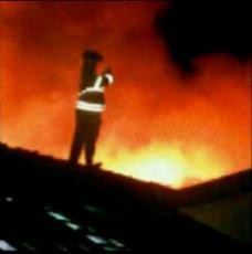 Api Masih Berkobar di Pasar Cijerah, Warga Amankan Masjid
