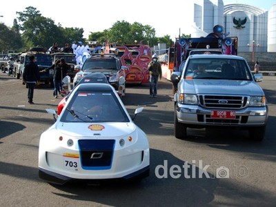 Mobil Nasional Konvoi Keliling Bandung