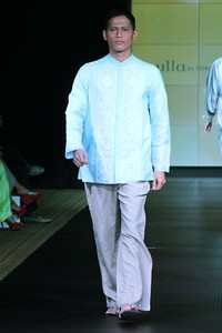 Ronald V. Gaghana Splash & Spring. Plaza Indonesia Fashion Week Special Ramadhan 2012 at Function Hall Plaza Indonesia lantai 2. Jakarta. [Foto: Mohammad Abduh/Wolipop]