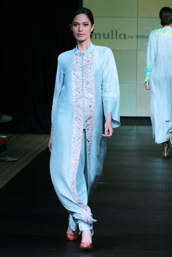 Ronald V. Gaghana Splash & Spring. Plaza Indonesia Fashion Week Special Ramadhan 2012 at Function Hall Plaza Indonesia lantai 2. Jakarta. [Foto: Mohammad Abduh/Wolipop]