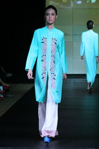 Ronald V. Gaghana Splash & Spring. Plaza Indonesia Fashion Week Special Ramadhan 2012 at Function Hall Plaza Indonesia lantai 2. Jakarta. [Foto: Mohammad Abduh/Wolipop]