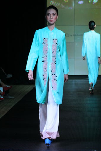 Ronald V. Gaghana Splash & Spring. Plaza Indonesia Fashion Week Special Ramadhan 2012 at Function Hall Plaza Indonesia lantai 2. Jakarta. [Foto: Mohammad Abduh/Wolipop]