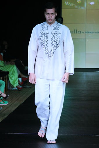 Ronald V. Gaghana Splash & Spring. Plaza Indonesia Fashion Week Special Ramadhan 2012 at Function Hall Plaza Indonesia lantai 2. Jakarta. [Foto: Mohammad Abduh/Wolipop]