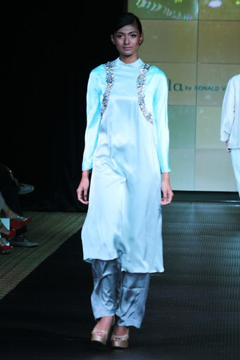 Ronald V. Gaghana Splash & Spring. Plaza Indonesia Fashion Week Special Ramadhan 2012 at Function Hall Plaza Indonesia lantai 2. Jakarta. [Foto: Mohammad Abduh/Wolipop]