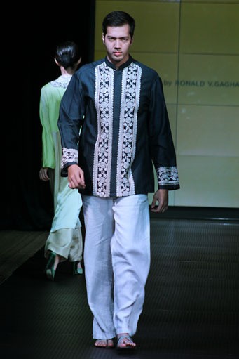 Ronald V. Gaghana Splash & Spring. Plaza Indonesia Fashion Week Special Ramadhan 2012 at Function Hall Plaza Indonesia lantai 2. Jakarta. [Foto: Mohammad Abduh/Wolipop]