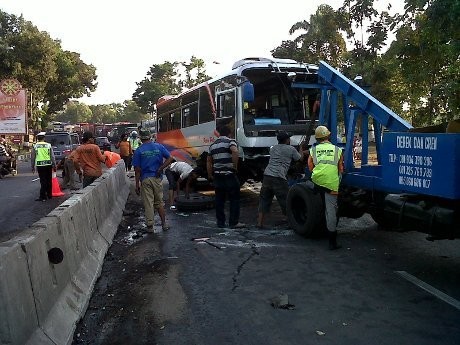 Bus Terguling di Semarang, 11 Orang Dilarikan ke RS 