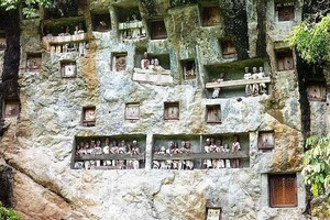 5 Kuburan Asli Indonesia