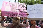 Kemenakertrans Didemo Ratusan Buruh