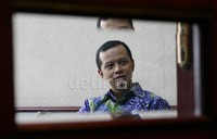 Dhana menunggu di ruang terdakwa Pengadilan Tipikor, Jakarta. (Ramses/detikcom).