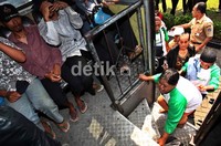 183 Penyandang Masalah Kesejahteraan Sosial (PMKS) dipulangkan ke daerah masing-masing menggunakan bus.