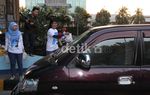 Pendukung Hatta Rajasa Bagi Takjil di Jalan Tol
