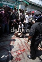 Kambing & Darah Dibawa ke Kedubes Myanmar