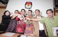 Ketua KPU Husni Kamil Manik memaparkan proses pendaftaran parpol 2014.