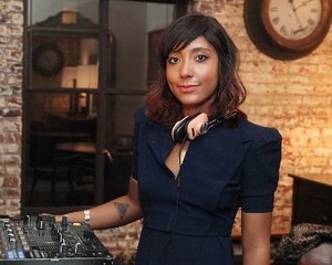 Tulis Pengalaman Pakai Baju Muslim, Fashion Editor Ini Dikecam