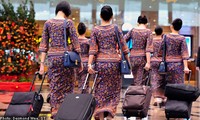 8 Maskapai Ini Punya Seragam Pramugari yang Unik dan Seksi