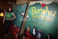 Maudy Ayunda berperan sebagai Kugy gadis unik, penulis dongeng, dan sangat pintar.