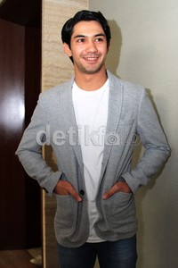 Reza Rahadian saat ditemui di premiere Perahu Kertas di Epicentrum, Kuningan, Jakarta Selatan, Rabu (8/8/2012). (Herianto Batubara/detikHot).