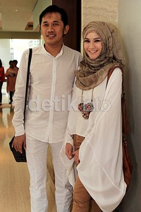 Pasangan tersebut terlihat sangat serasi. (Herianto Batubara/detikHot).