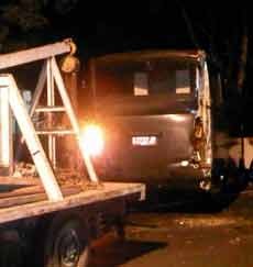 Truk Tronton Seruduk Bus Tahanan Kejari Lamongan