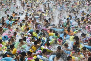 Musim Panas, Kolam Renang di China Paling Penuh Sedunia
