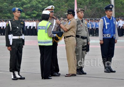 Polda Sulselbar Gelar Apel Operasi Ketupat