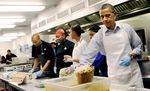 9 Aksi Paling Alamiah dari Presiden Obama