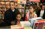 9 Aksi Paling Alamiah dari Presiden Obama