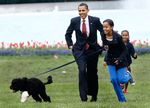 9 Aksi Paling Alamiah dari Presiden Obama