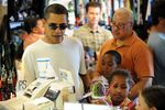 9 Aksi Paling Alamiah dari Presiden Obama