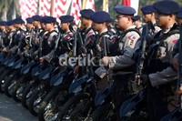 Apel yang dilaksanakan sejak pukul 08.00 WIB di Lapangan Monas ini diikuti 2.500 polisi.