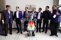 Pimpinan Partai NasDem usai konferensi pers pada saat pendaftaran.