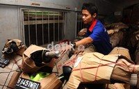 Jasa pengiriman sepeda motor ke berbagai kota di pulau Jawa melalui kereta api mengalami peningkatan seiring mendekatnya Lebaran.