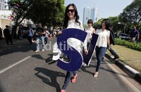 Perempuan-perempuan cantik ini menyegarkan proses pendaftaran parpol.